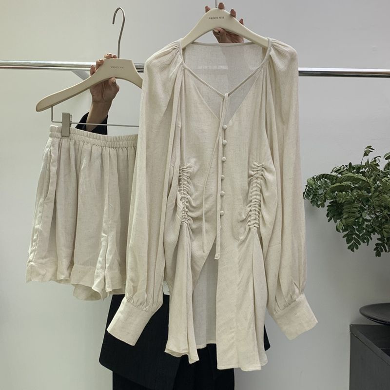 Bộ Áo Tay Phồng Cổ Chữ V Phối Quần Short Ống Rộng Thời Trang Mùa Hè 2023 Phong Cách Mới Cho Nữ
