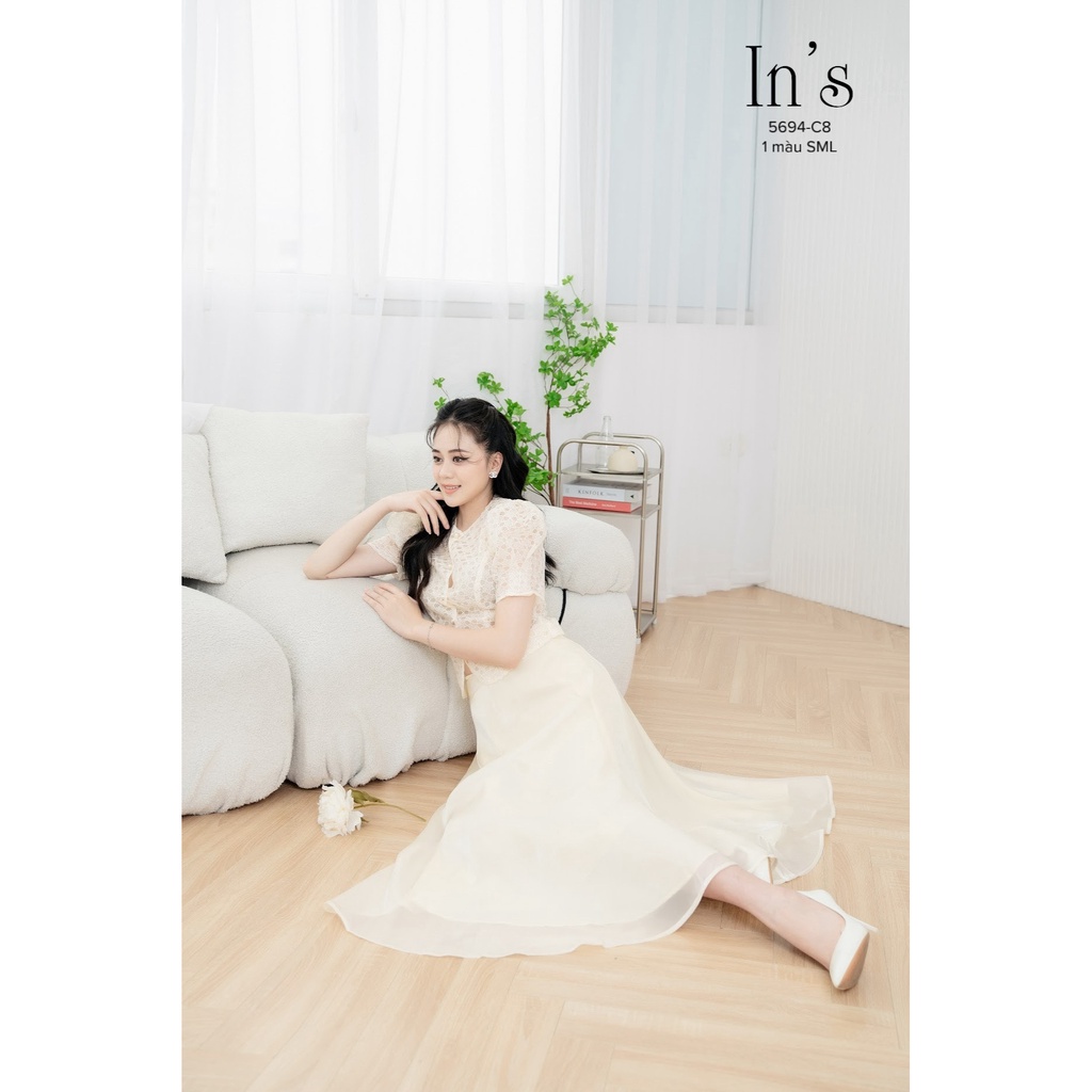 Set áo ren chân váy kem xinh xỉu
