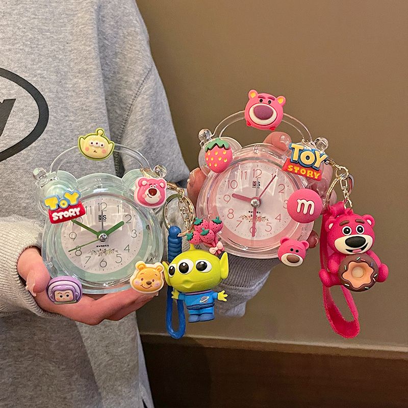 Đồng Hồ Báo Thức Hình Gấu Và Dâu Tây Siêu Êm Cho Học Sinh