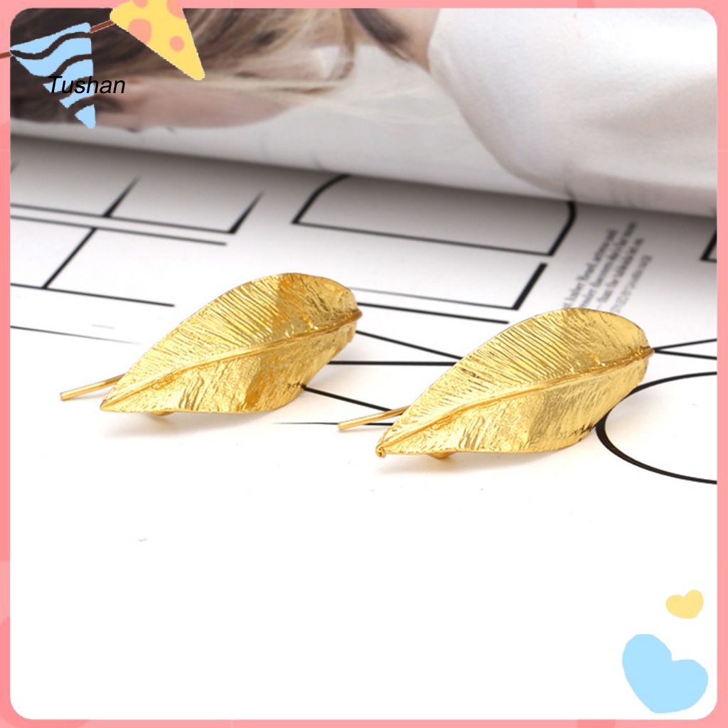 1 Đôi Bông Tai Kim Loại Hình Chiếc Lá Màu Sắc Tươi Sáng Phong Cách Retro