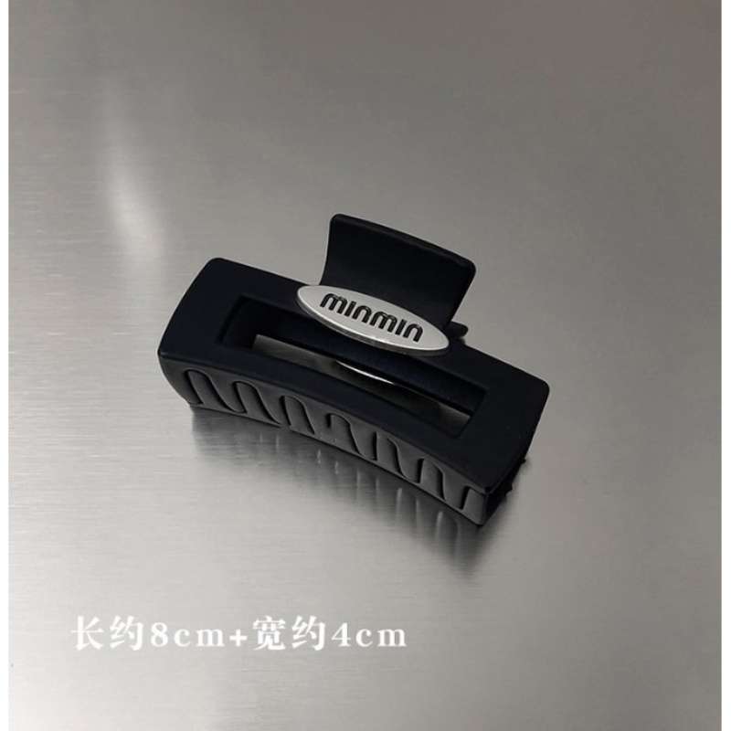 Kẹp Tóc Hình Vuông Bằng Acrylic Màu Đen Nhám In Chữ Phong Cách Hàn Quốc Thời Trang Cao Cấp Cho Nữ