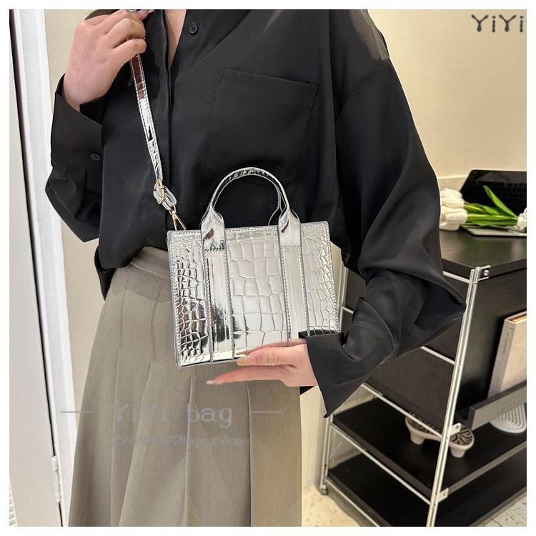 ✨Bán Chạy Nhất✨Túi Đeo Chéo Nhỏ Hình Vuông Màu Vàng / Bạc Họa Tiết Da Cá Sấu Độc Đáo Thời Trang Cho Nữ