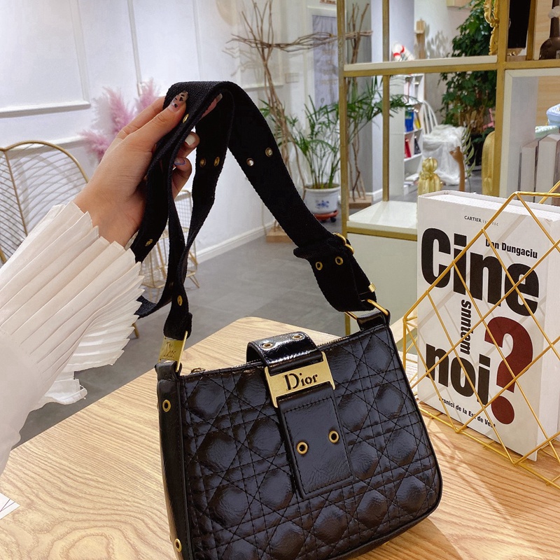 Túi Xách Dior 4017 Màu Trơn Phối Dây Xích Thời Trang Sang Trọng Cho Nữ