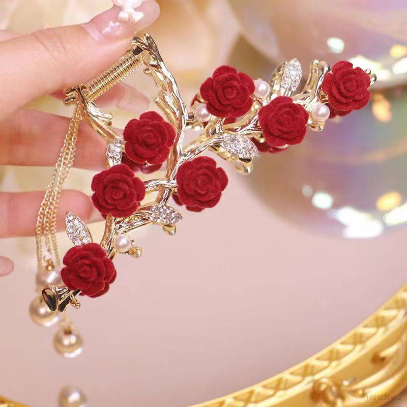 Kẹp Tóc Kim Loại Hình Cá Mập Đính Hoa Hồng Phối Tua Rua Thời Trang