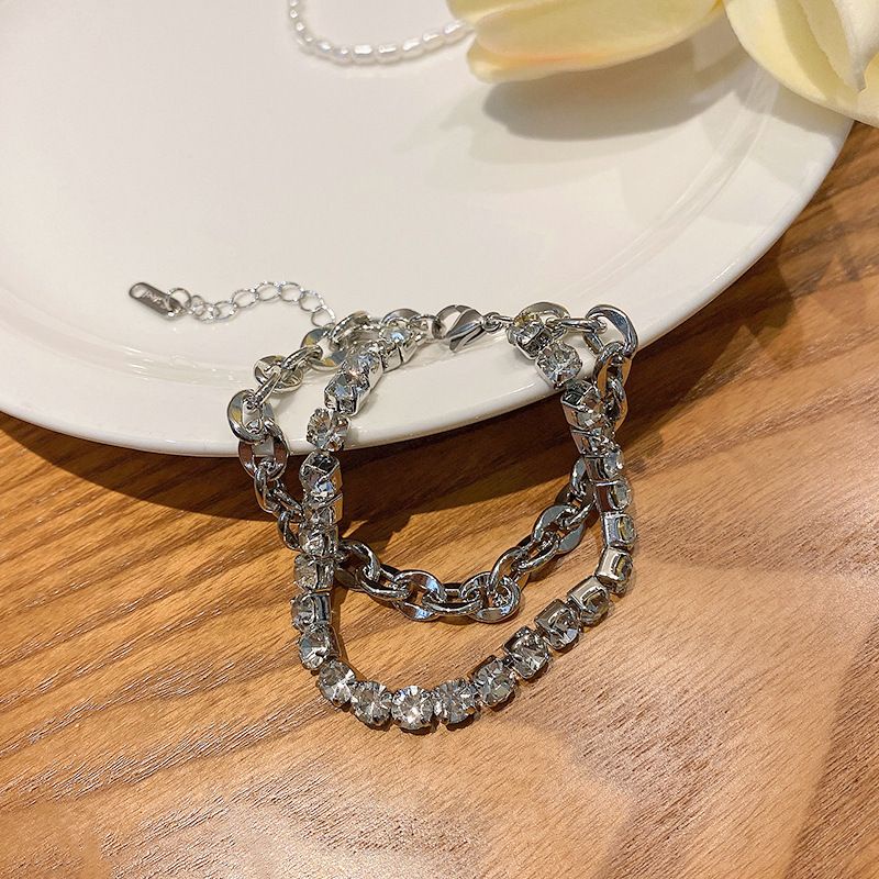 Vòng Tay Đính Đá Lấp Lánh Sang Trọng Dễ Phối Đồ