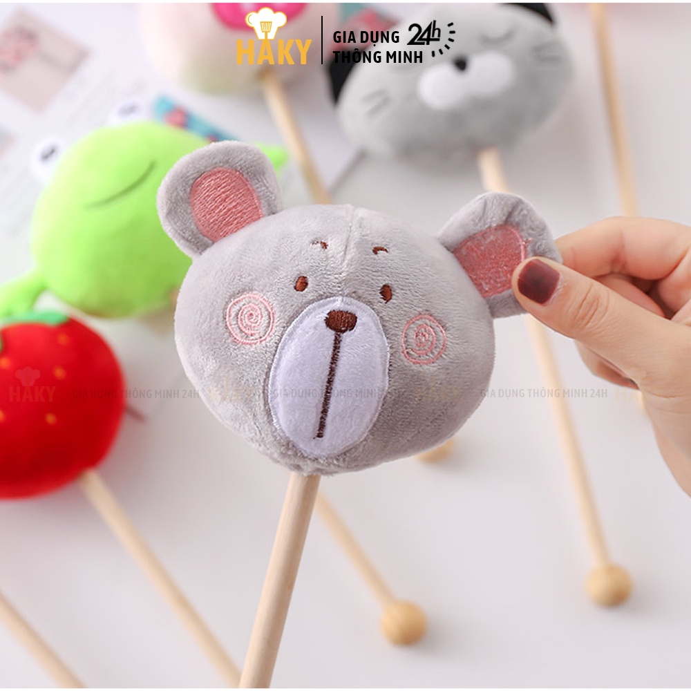 Gậy đấm lưng hình thú bông đáng yêu, cây đấm lưng thư giãn vải bông mềm, tay cầm bằng gỗ chắc chắn HAKY103