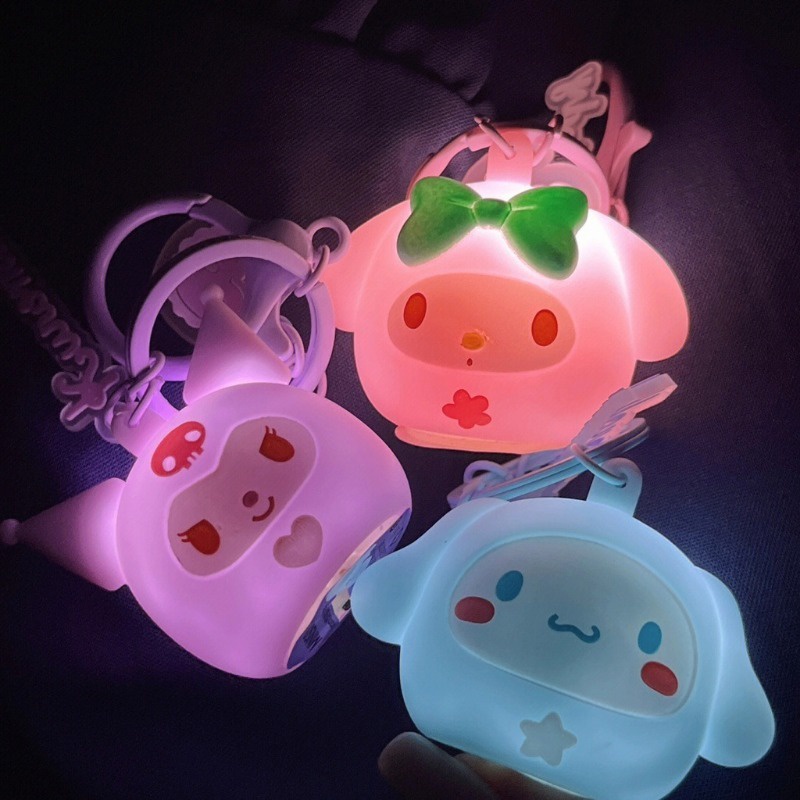 Sanrio led keychain hello kitty kuromi cinnamoroll luminous keychain mặt dây chuyền túi trang trí phụ kiện anime vòng chìa khóa sáng tạo