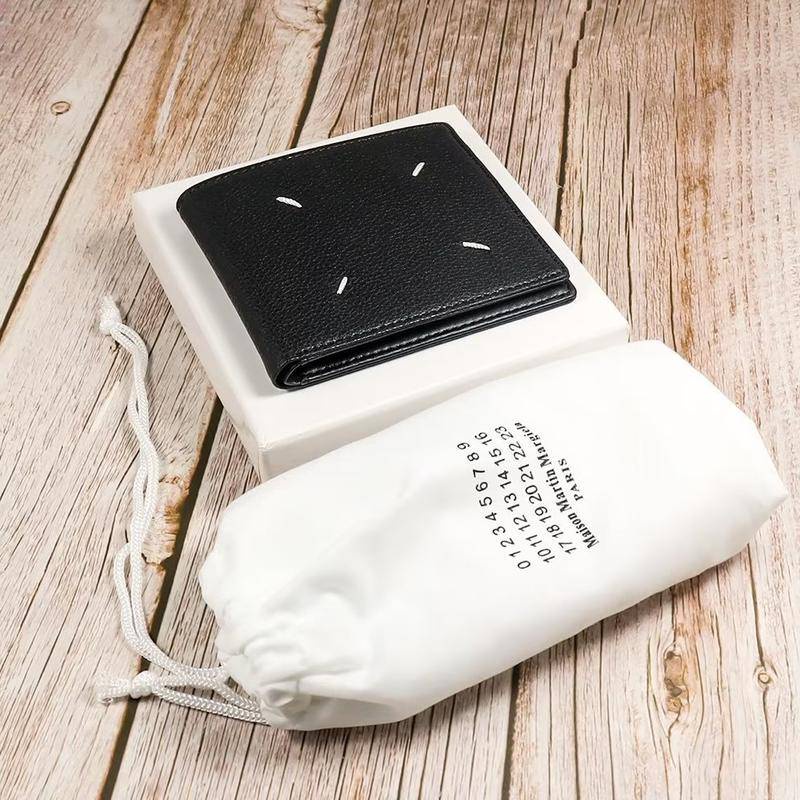 Ví da gấp logo mm6