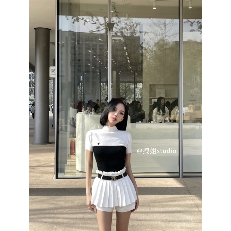 Set Áo Thun Ngắn Tay Và Chân Váy Xếp Ly Màu Trắng Đen Phong Cách Retro Dành Cho Nữ