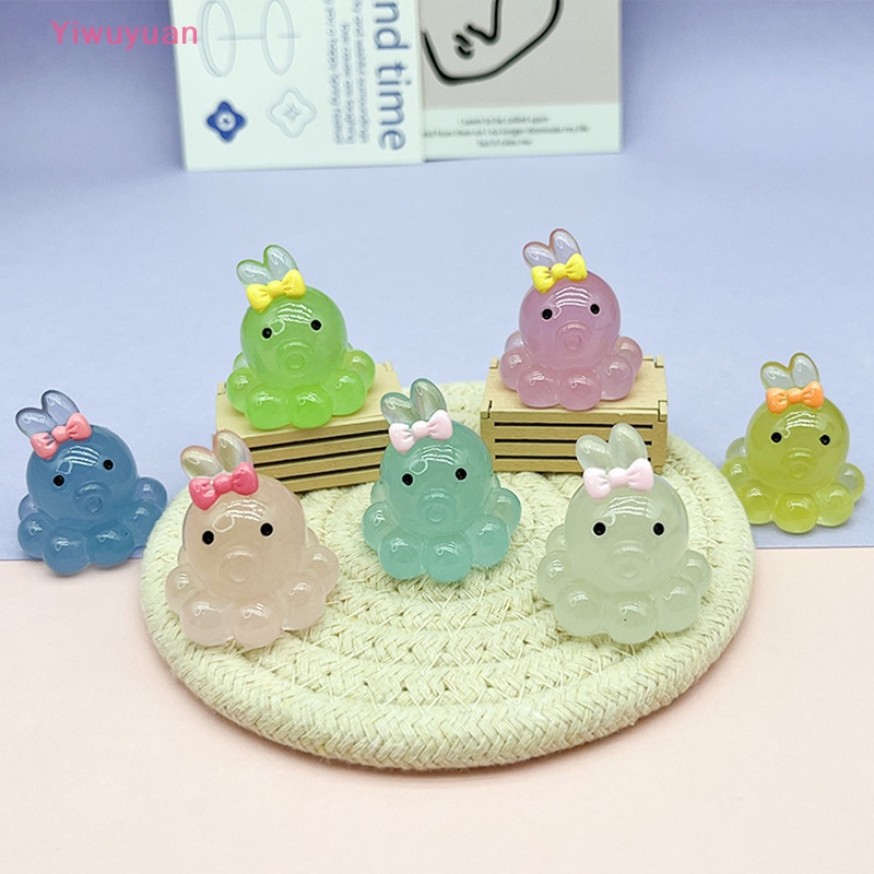 Bộ 2 Tượng Bạch Tuộc Mini Bằng Nhựa Phát Quang Trang Trí Bảng Điều Khiển Xe Hơi