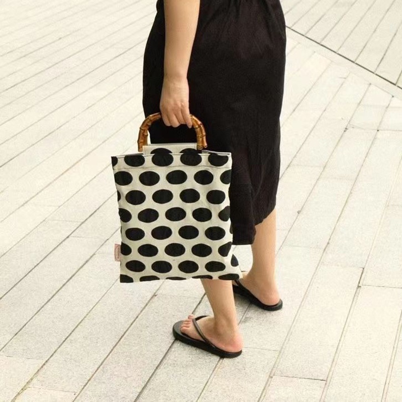 Túi Xách Tay Bằng Tre Họa Tiết Chấm Bi Màu Đen Phong Cách pop Cổ Điển Thời Trang Cho Nữ