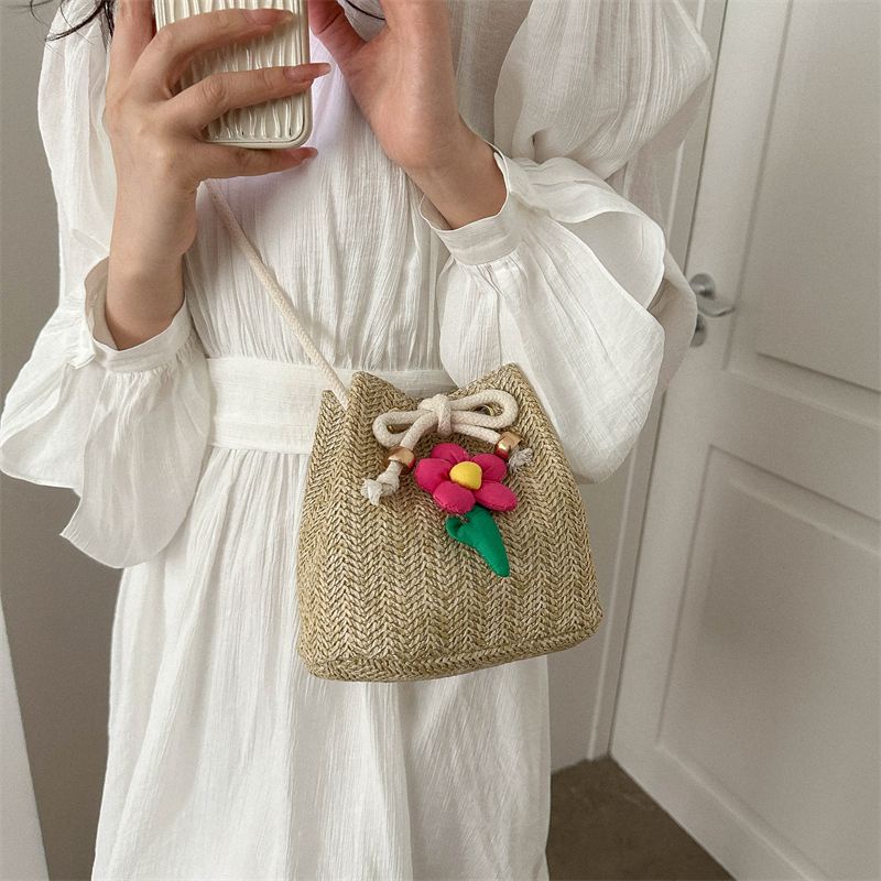 Túi Xách Đan Lát Đính Hoa Thời Trang Mới Cho Nữ