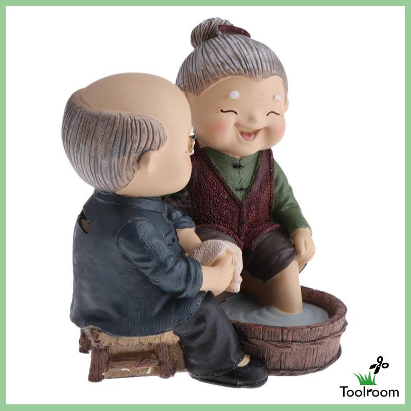 [Toolroom] Tượng Cặp Đôi Lớn Tuổi Rửa Chân Trang Trí Nhà Cửa