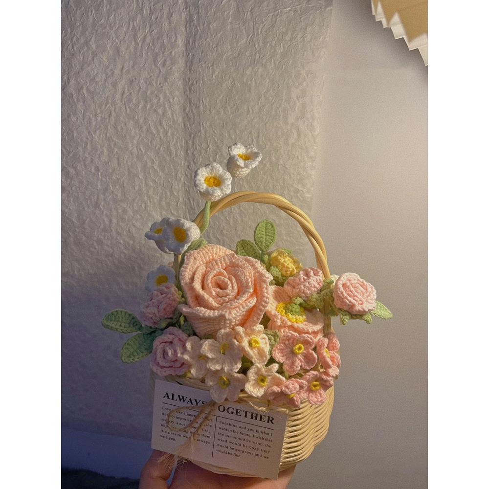 Giỏ Hoa Hồng Đan Len Thủ Công Dùng Làm Quà Tặng Valentine