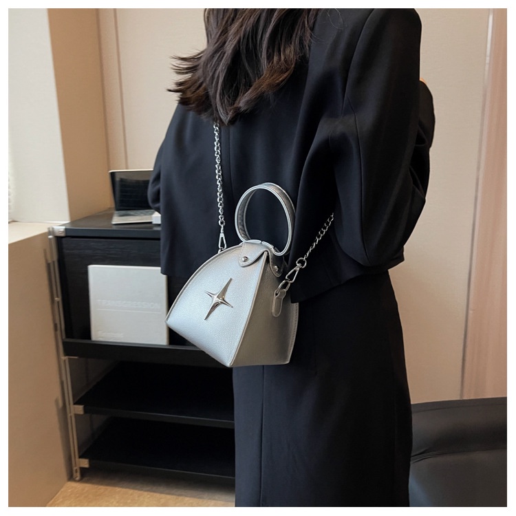 Túi Xách Đeo Vai Vai Hình Tam Giác Sức Chứa Lớn Mẫu Mới 2023 Cho Nữ HZFTR1756