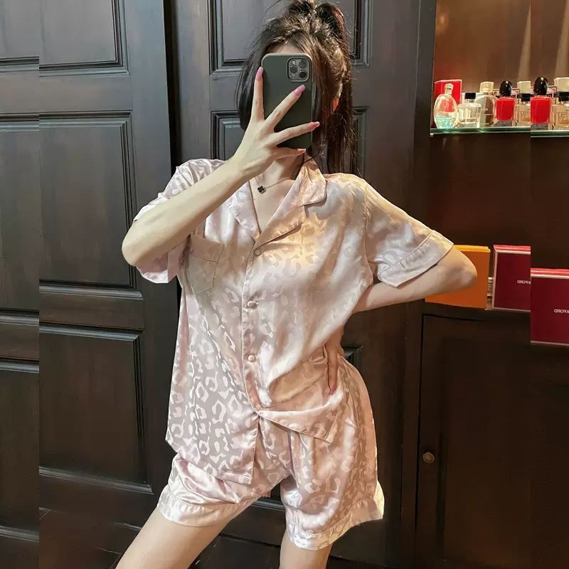 Bộ Đồ Ngủ Tay Ngắn Chất Lụa Lạnh Mỏng In Họa Tiết Da Báo Thời Trang Mùa Hè Xinh Xắn Cho Nữ