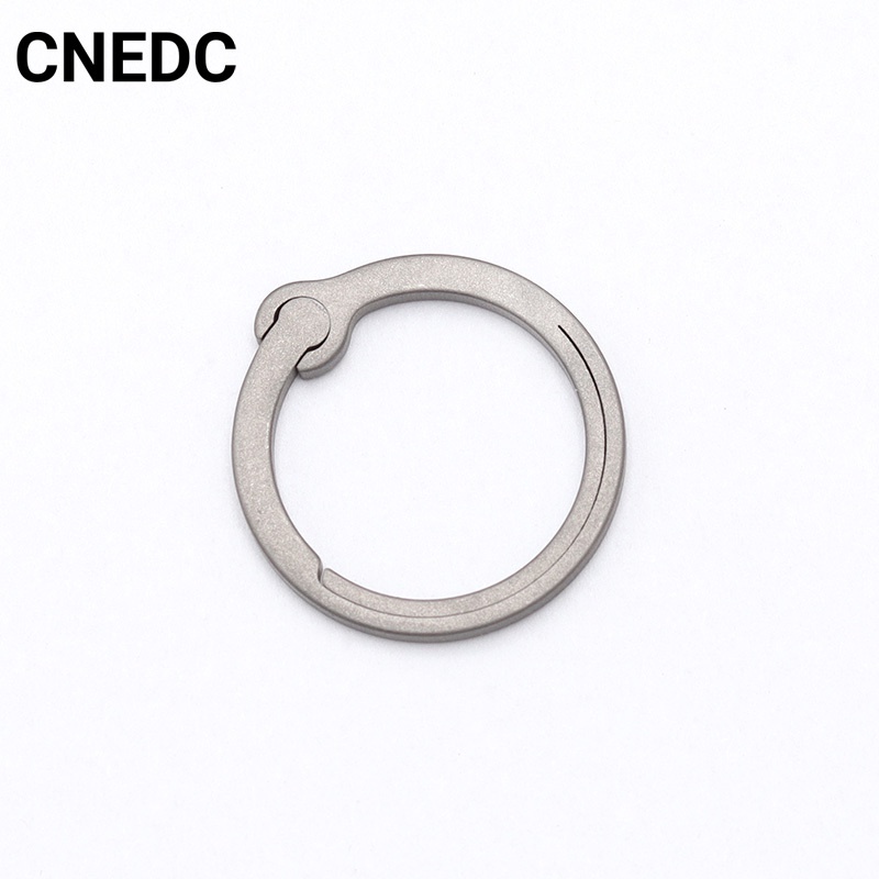 Móc Khóa Xe Hơi Bằng Hợp Kim Titan Co Giãn Sáng Tạo Cho Nam