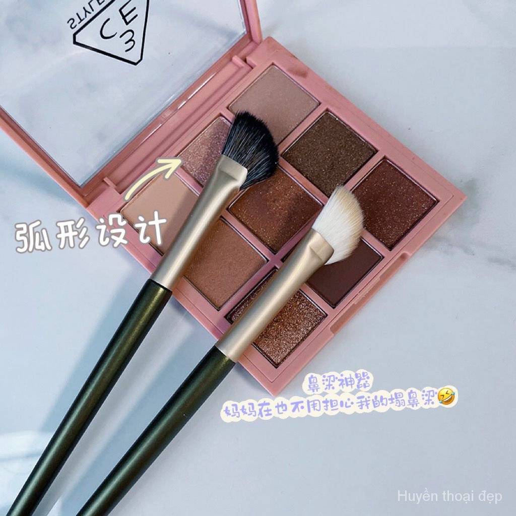 Cọ Trang Điểm Tạo Khối Bắt Sáng Bán Nguyệt Hình Quạt Nhỏ