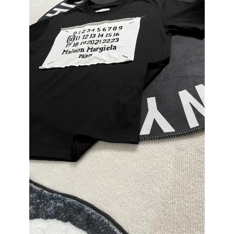 M-aison - M-argiela88mm6- Dòng 10 Áo Thun Tay Ngắn Thêu Hình Dán Cổ Điển Đường Phố Cao Cấp Thời Trang Mới Nhất Túi Đeo Chéo Phong Cách Unisex Cá Tính Trẻ Trung