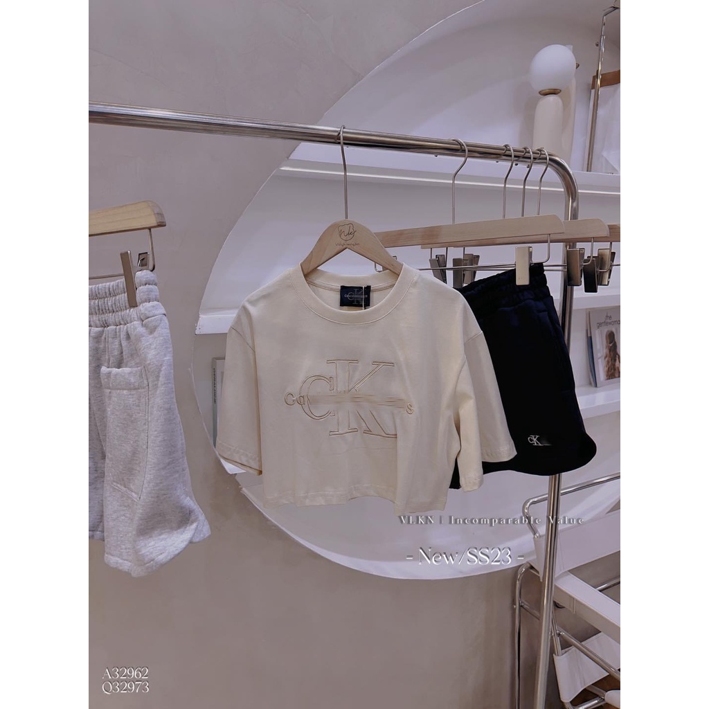 Áo thun in thêu ck crop.top