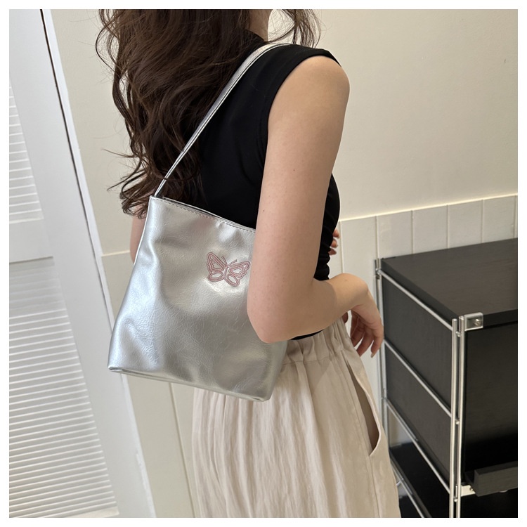 Túi Xách Màu Đen Bạc Thiết Kế Đơn Giản Thời Trang Cho Nữ