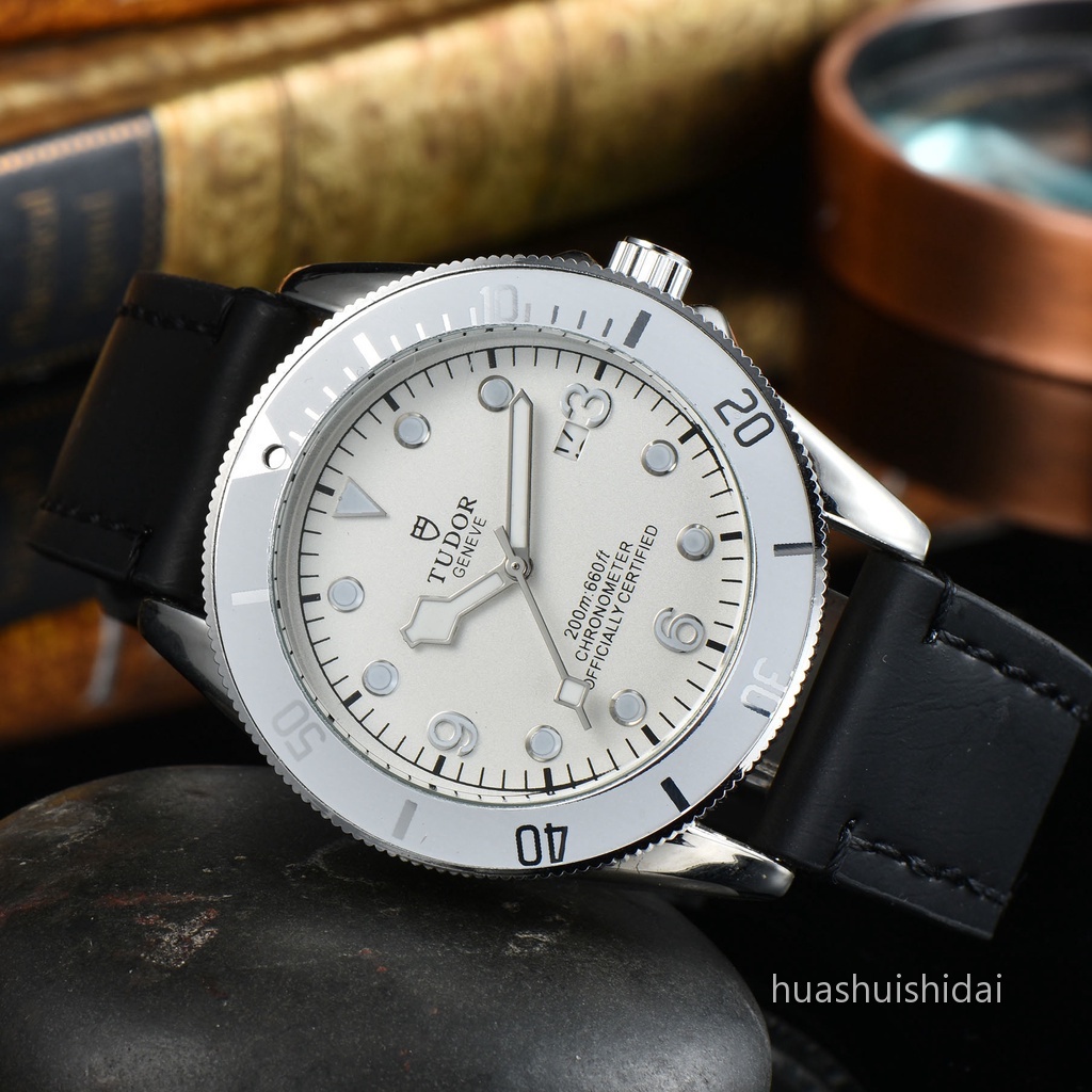 Đồng Hồ Quartz Nam Hiển Thị Ngày Với Dây Đeo Da