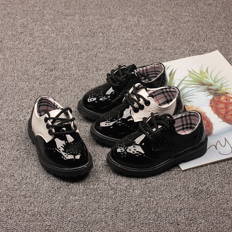 Giày da trẻ em 2023 spring autumn boys black dance phong cách anh giày da nhỏ cô gái đám cưới all-match giày biểu diễn hợp thời trang