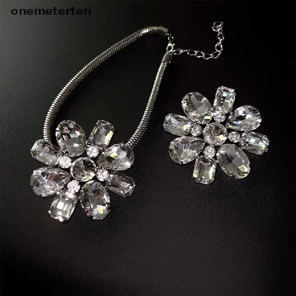 Vòng cổ Mặt Hoa Đính Đá Lấp Lánh Phong Cách Retro