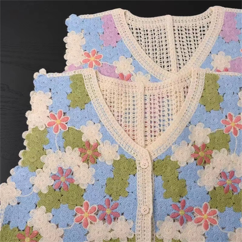 Áo Croptop Dệt Kim Sát Nách Cài Nút In Họa Tiết Hoa Xinh Xắn Thời Trang Cho Nữ