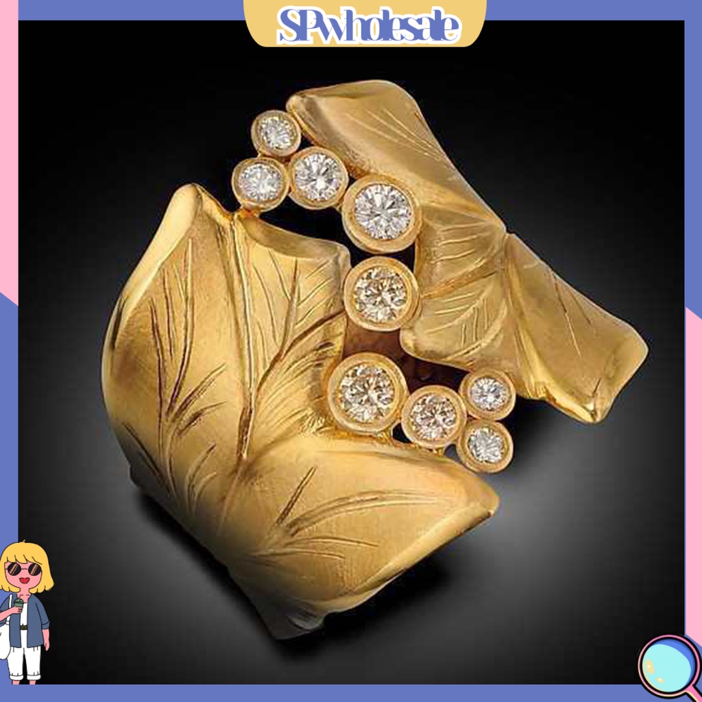 <SPwholesale> Nhẫn Đeo Ngón Tay Đính Đá Hình Hoa Rỗng Màu Vàng Trong Suốt Lấp Lánh Thời Trang Cho Nữ