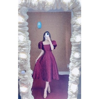 ĐẦM GẤM XÒE TAY PHỒNG CỔ VUÔNG