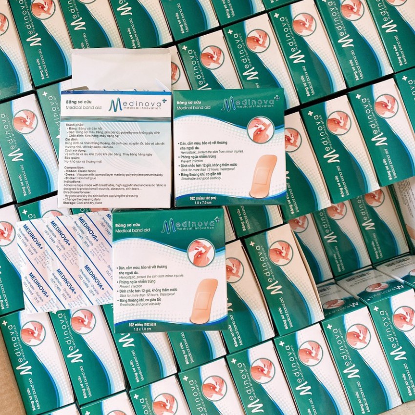 Miếng dán băng gâu Urgo Tinh Dầu Xanh 30 miếng loại bản to Medinova