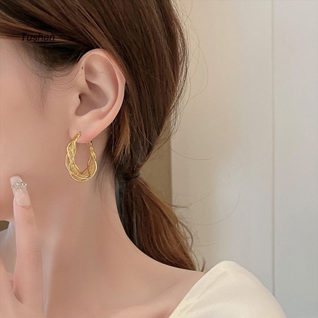 1 Đôi Bông Tai Tròn Dạng Xoắn Bằng Kim Loại Thời Trang