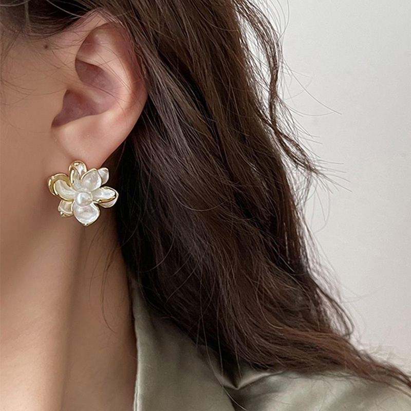 Bông Tai Hình Hoa Đính Ngọc Trai Cao Cấp Sang Trọng