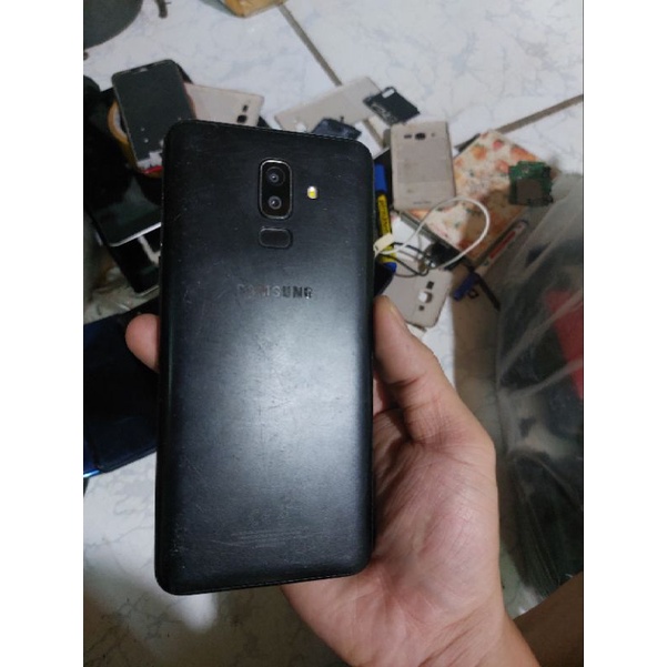 Cụm Samsung J810 ,J8 plus ,sống zin hư màn hình