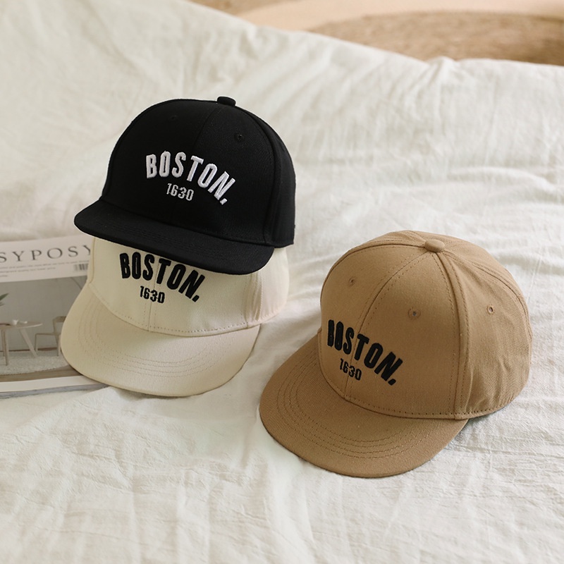 Trẻ em mũ vành phẳng boston chữ thêu hip hop màu rắn trẻ em mũ bóng chày mũ chống nắng ngoài trời hàn quốc mũ đi biển