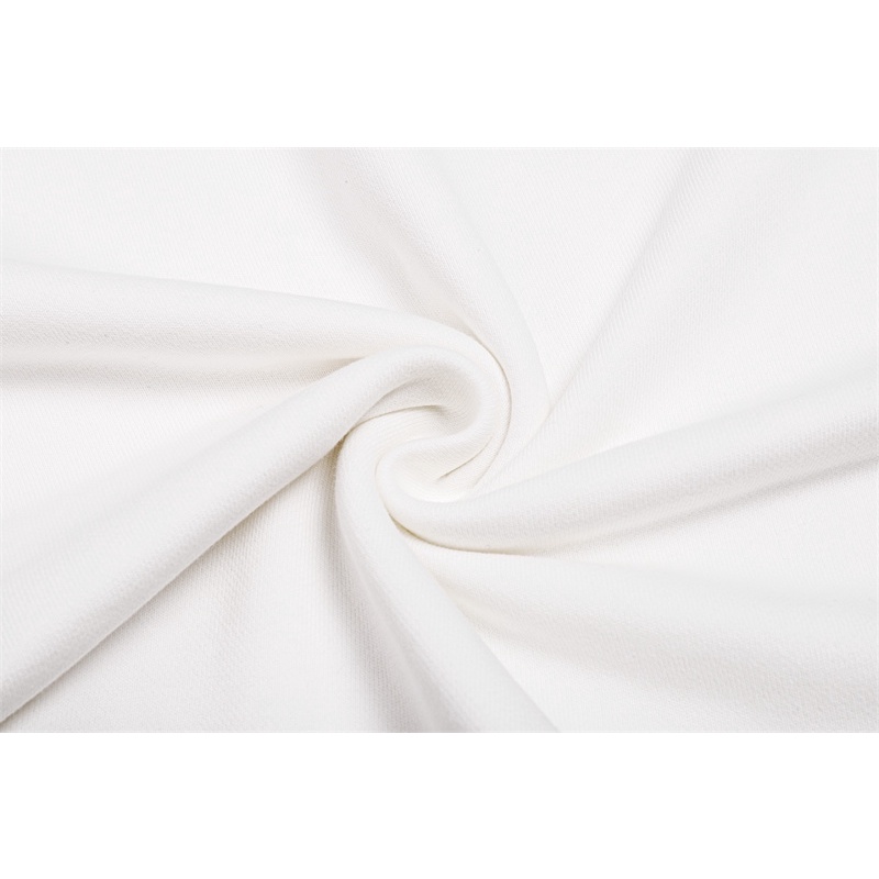 Ami-the three-dimensional love logo trên ngực thông qua ba chiều dệt kim thêu và khăn thêu để hoàn thành áo len cổ tròn, cả nam và nữ