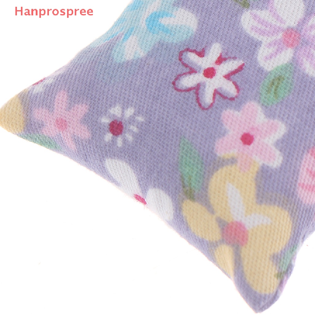 Set 2 Gối Mini Tỉ Lệ 1 / 12 Trang Trí Nhà Búp Bê