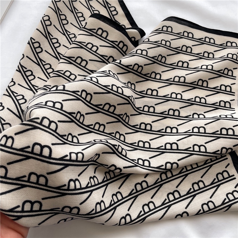 Khăn Choàng Cổ Vuông 65cm Vải Nhung Mỏng Mềm Mại In Chữ B Live Generation Mới Cho Nữ