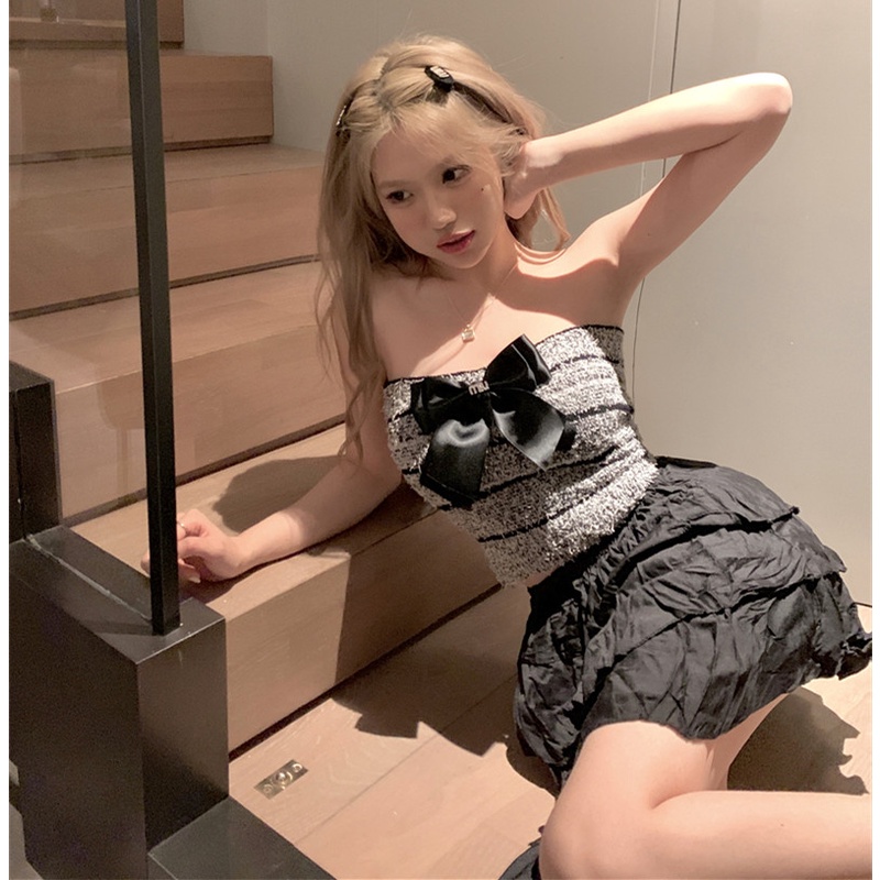 Áo Ống Một Dây Dáng Ôm Vừa Vặn Với Thiết Kế Nơ