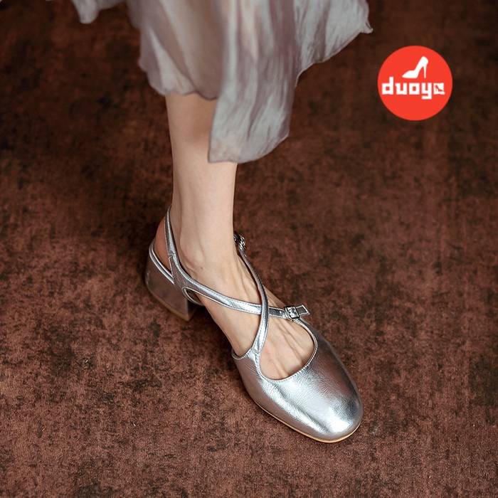 Duoya Tóc Thẳng ~ [Hàng Có Sẵn] Giày Sandal Bít Mũi Gót Vừa Quai Chéo Mary Jane Màu Bạc Mùa Hè Cho Nữ Miễn Phí Vận Chuyển