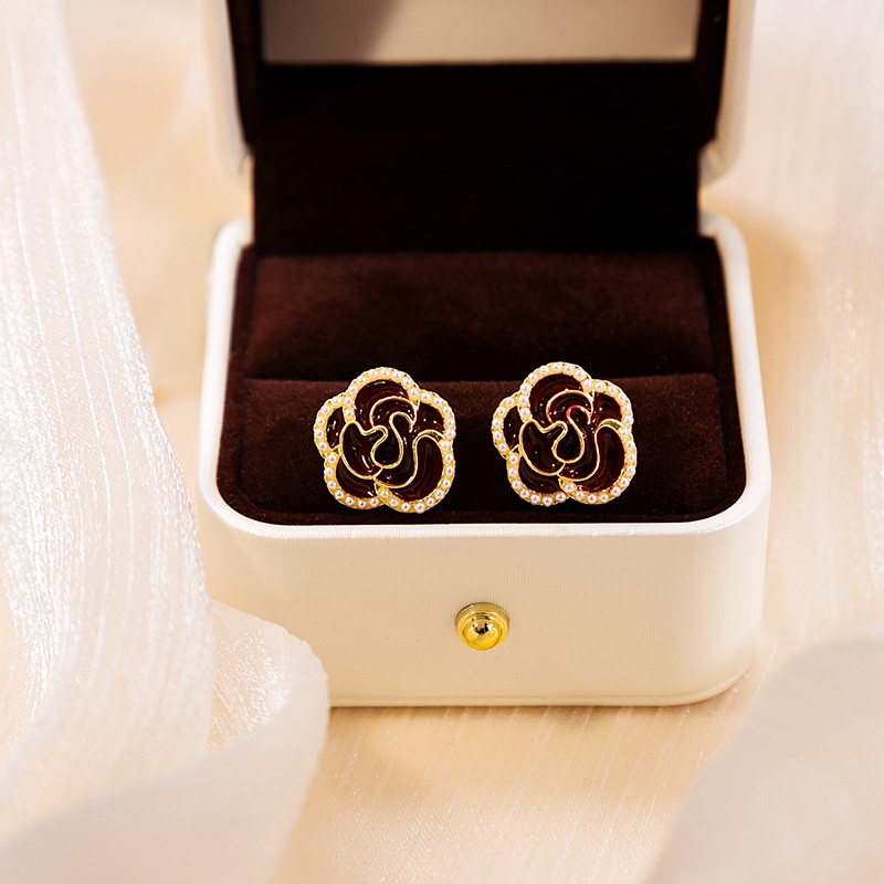 Bông Tai Hình Cánh Hoa Trà Đen / Vàng Đính Ngọc Trai Đơn Giản Thời Trang