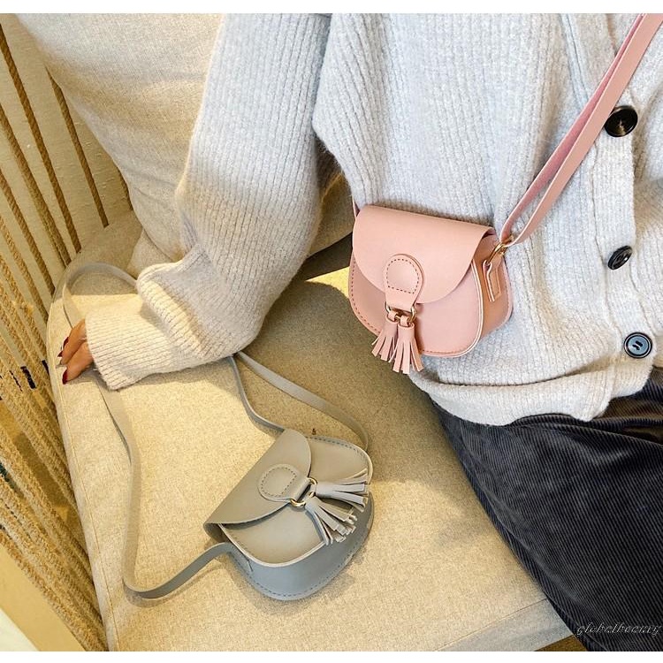 Gb Túi Đeo Chéo Màu Trơn Tua Rua Phía Trước Thiết Kế Thời Trang Hoang Dã Cổ Điển Dành Cho Bạn Nữ