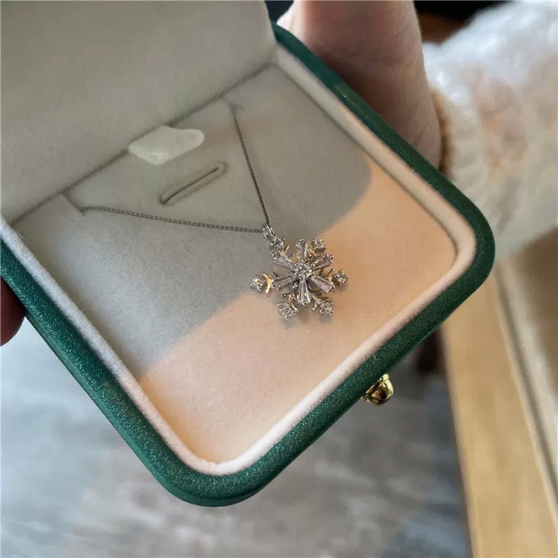 Ygt Vòng cổ Thép Titan Mặt Hình Bông Tuyết Đính Đá Zircon Có Thể Xoay Được Thiết Kế Cao Cấp