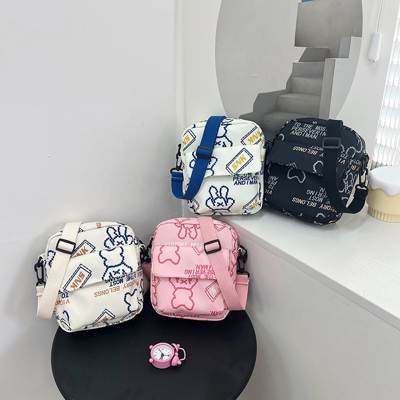 Túi Đeo Chéo Bằng Nylon Họa Tiết Graffiti Thời Trang Mùa Xuân 2023