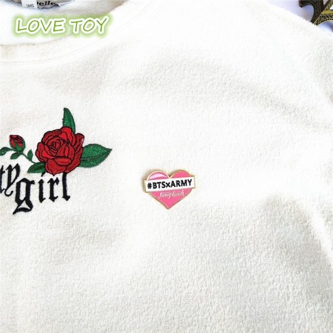 Ghim Cài Áo Hình Trái Tim Độc Đáo Thời Trang