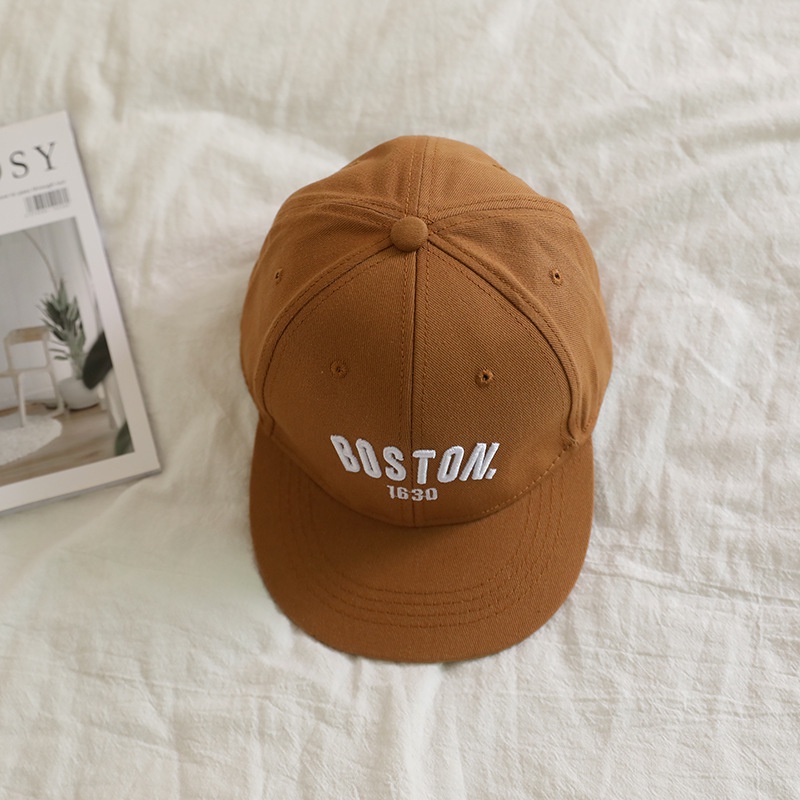Trẻ em mũ vành phẳng boston chữ thêu hip hop màu rắn trẻ em mũ bóng chày mũ chống nắng ngoài trời hàn quốc mũ đi biển
