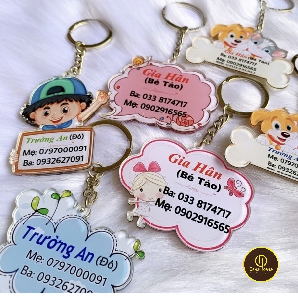 Móc khoá in bảng tên treo balo cho bé đi học