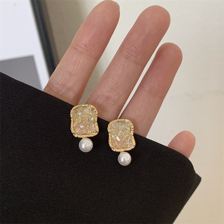 Khuyên Tai Đính Hạt Ngọc Trai Cao Cấp Dễ Phối Đồ Dành Cho Nữ