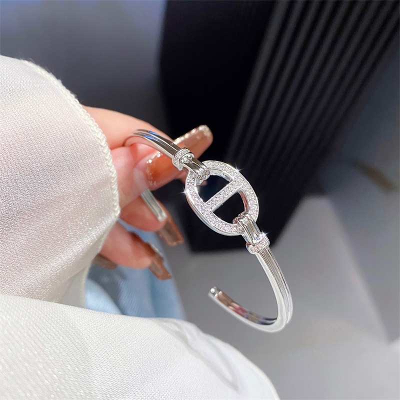 Vòng Tay Đính Đá Zircon Hình Mũi Heo Thời Trang Cho Nữ